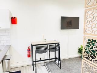 Lovely Estelle Studio Apartment by CityNest - 3