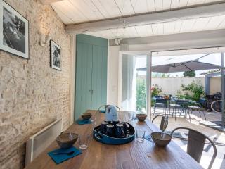 Maison de Charme Rétaise avec Cour, Proche Plages et Centre, 3 Chambres - FR-1-258-138 - 2