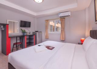 Robin's Nest Guesthouse & Restaurant - 1