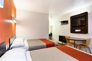 Super 8 by Wyndham Walnut Creek - 2