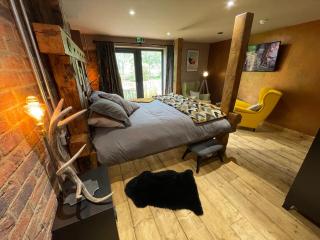 The Mash Tun - monstrous swank in a sleepy village - 1