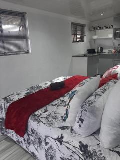 Ariah's Guesthouse and Self Catering - East London - 1