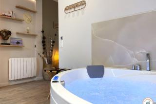 The Pearl - Jacuzzi - Cinéma - Patio - Parking - Le Havre - 1