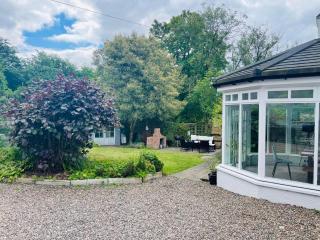 5 bedrooms sleeps 10-12 free wifi & parking garden - 4