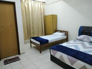 Homestay Kuala Terengganu near Batu Burok, Hospital HSNZ, KTCC Mall, Drawbridge D - Kuala Terengganu - 0