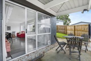 Bright 3-Bedroom Unit with Parking and Kitchenette - Auckland - 7