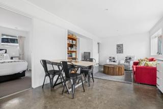 Bright 3-Bedroom Unit with Parking and Kitchenette - Auckland - 6