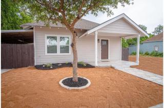 Captivating 4BR 2BA Home Near Awesome Downtown - San Antonio - 0