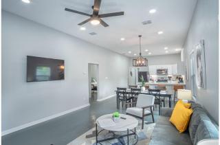 Captivating 4BR 2BA Home Near Awesome Downtown - San Antonio - 5