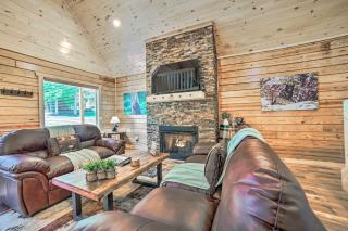 Hot Tub, Pool Access and Fire Pit Gatlinburg Cabin - 7