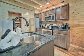 Hot Tub, Pool Access and Fire Pit Gatlinburg Cabin - 3