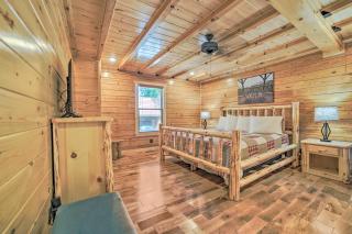 Hot Tub, Pool Access and Fire Pit Gatlinburg Cabin - Gatlinburg - 1