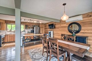 Bright and Airy Home with Sweeping View and Hot Tub - Union - 5