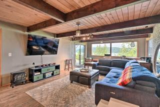Bright and Airy Home with Sweeping View and Hot Tub - Union - 2