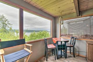 Bright and Airy Home with Sweeping View and Hot Tub - Union - 1