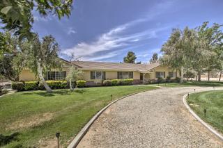 Spacious Lancaster Family Ranch - BBQ and Patio - Lancaster - 8