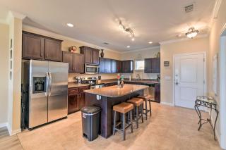 Lakefront Corsicana Condo Pool and Private Balcony! - Corsicana - 8