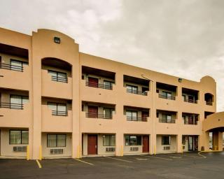 Econo Lodge Albuquerque East - 9