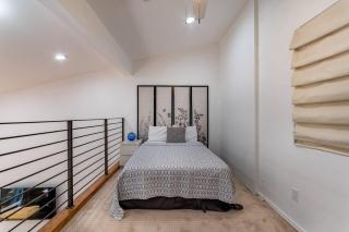 Franklin Hollywood Bowl Loft - 9