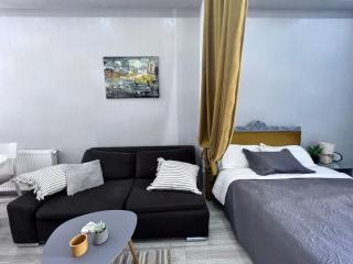 STUDIO near the Round garden - Tbilisi - 1