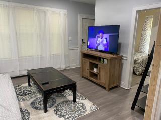 Lovely 2 Bedroom Cottage Just Off Orange Lake! - Newburgh - 0