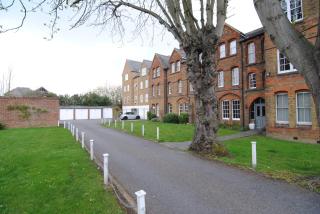 Spacious 2-Bedroom Apartments in Windsor CH - Windsor - 9