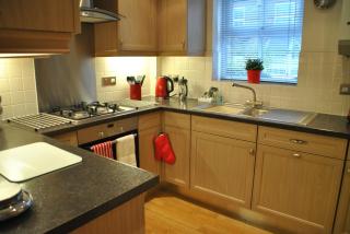 Garfield Place Cosy 2-Bedroom Cottage Central Windsor with Parking - Windsor - 6