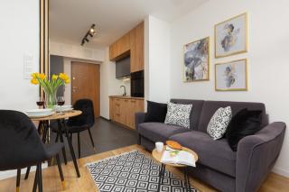 Warsaw Praga Kokoryczki Apartments with Parking by Noclegi Renters - Varsavia - 0
