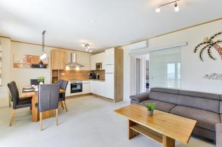 Beachfront Reiterer Villa V1 with Jacuzzi 30 meters from the Beach - CROWONDER LUXURY RENT - Privlaka - 4