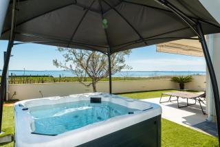 Beachfront Reiterer Villa V1 with Jacuzzi 30 meters from the Beach - CROWONDER LUXURY RENT - Privlaka - 3