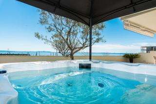 Beachfront Reiterer Villa V1 with Jacuzzi 30 meters from the Beach - CROWONDER LUXURY RENT - Privlaka - 9