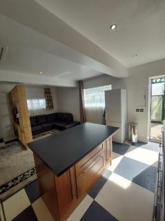 The Caduceus Quality Budget Cabins - Chertsey - 7