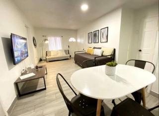 Modern cozy home with private patio - Sleeps 6 - Miami - 0