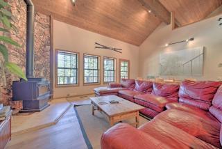 Wraparound Deck and Pool Access Truckee Cabin - Truckee - 8
