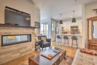 Grand Lake Condo with Balcony and Mountain Views - 4