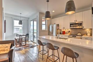 Grand Lake Condo with Balcony and Mountain Views - 2