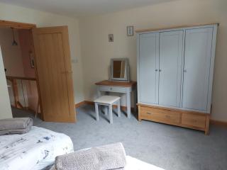 Two bedroom cottage - country lane -10 min walk to Perranporth beach - 1