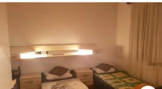 Trokrevetna soba sa zajednickim kupatilom - Budva - 0