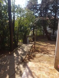 Trokrevetna soba sa zajednickim kupatilom - 1