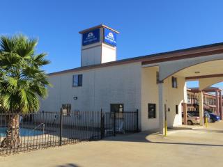 Americas Best Value Inn & Suites Hempstead - Hempstead - 0