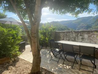 CASA LOLA Naturaleza, Montañas y Piscina Compartida De Pueblo - Carroja - 1