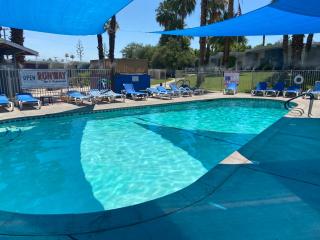 CCBC Resort Hotel - A Gay Men's Resort - Cathedral City - 4