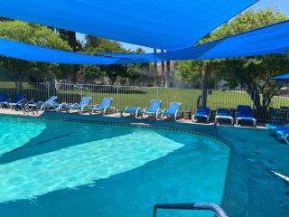 CCBC Resort Hotel - A Gay Men's Resort - Cathedral City - 3