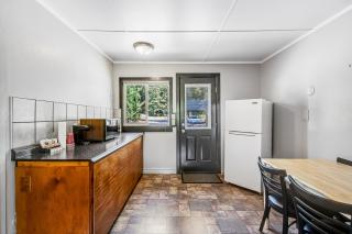 Mount Ellinor, Room 11 at Mount Walker Inn - Quilcene - 4