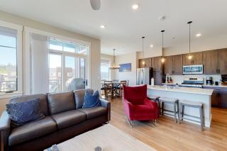 Modern Mountain Getaway - 8