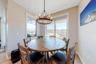 Modern Mountain Getaway - 4