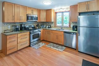 Steps to Beach and Main St Dog-Friendly Retreat! - West Yarmouth - 3
