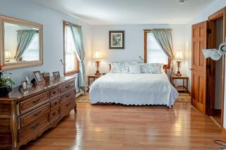 Steps to Beach and Main St Dog-Friendly Retreat! - West Yarmouth - 2