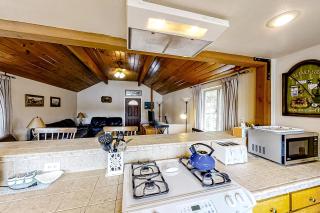 Lakefront Retreat - 5