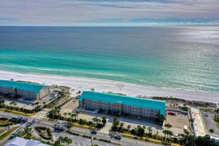 Ground Floor Gulf Front Oasis On Crystal Beach - Destin - 6